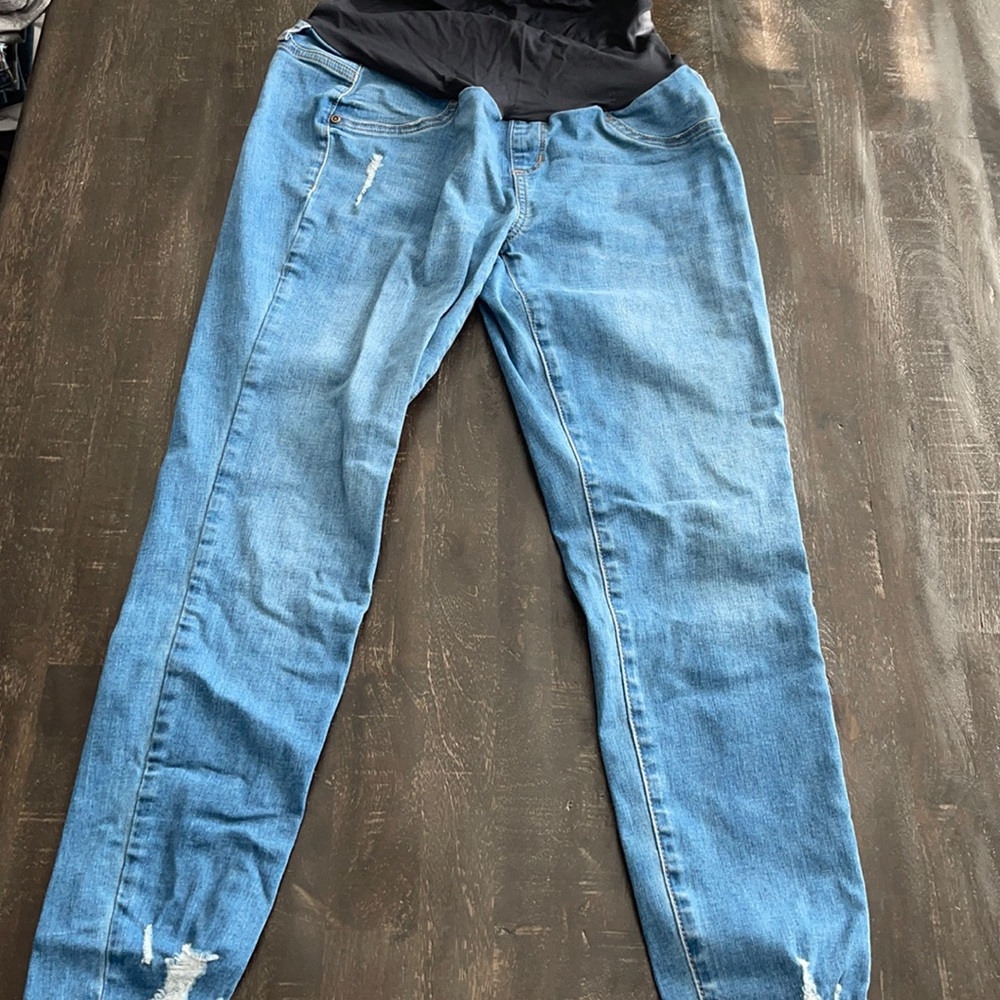 Maternity jean/ jeggingdistressed